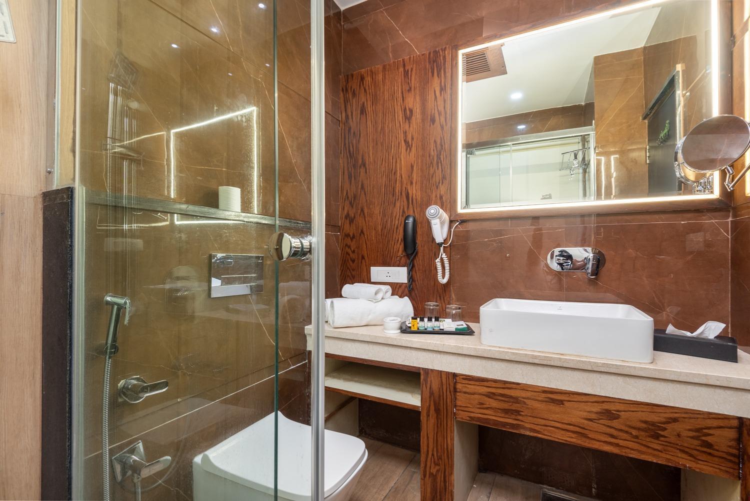Quality Inn By Lawrence Hotels Dharamshala Bagian luar foto